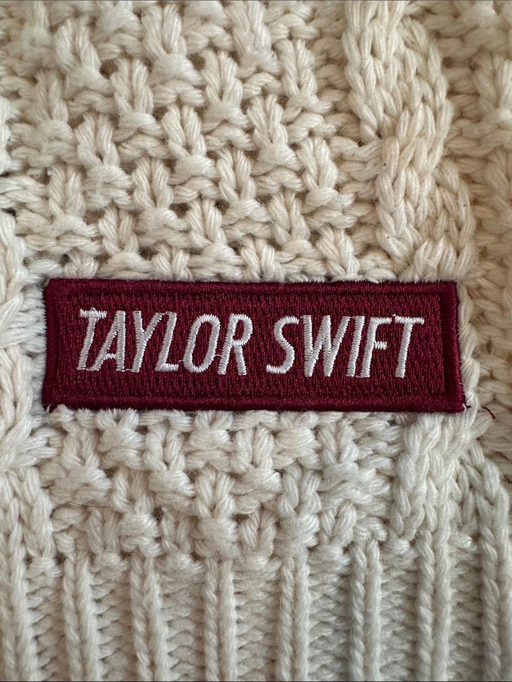 EUC Taylor Swift “RED” Cream Cable-Knit Cardigan w/ Star Appliqués SZ XS/SM - Picture 16 of 16